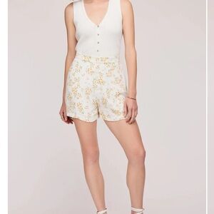 NWT!!! Gentle Fawn Haven Floral shorts white